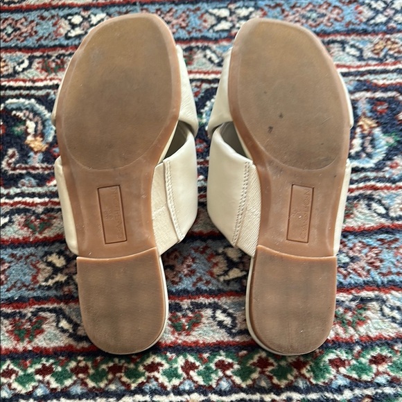 Caslon Calla Cream Sandals with Cross-Strap Design - Picture 5 of 10